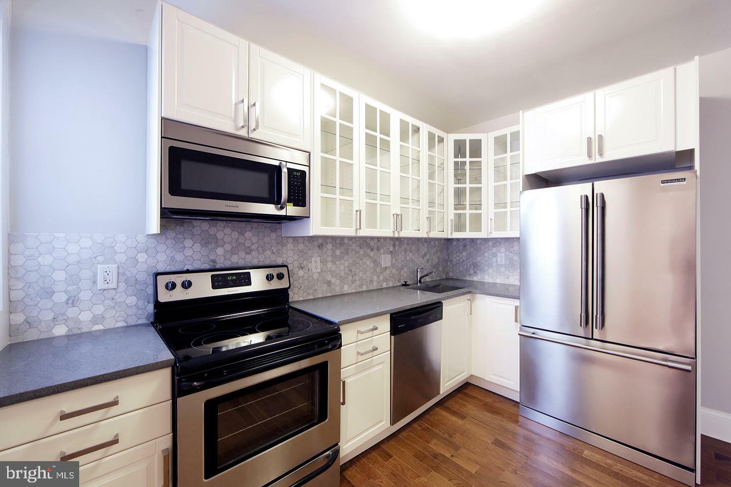 Property Photo: 335 W Girard Avenue 2nd &Amp 3rd Floor PA 19123