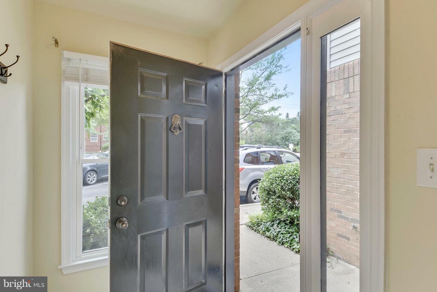 Property Photo: 2107 Rolfe Street D VA 22209