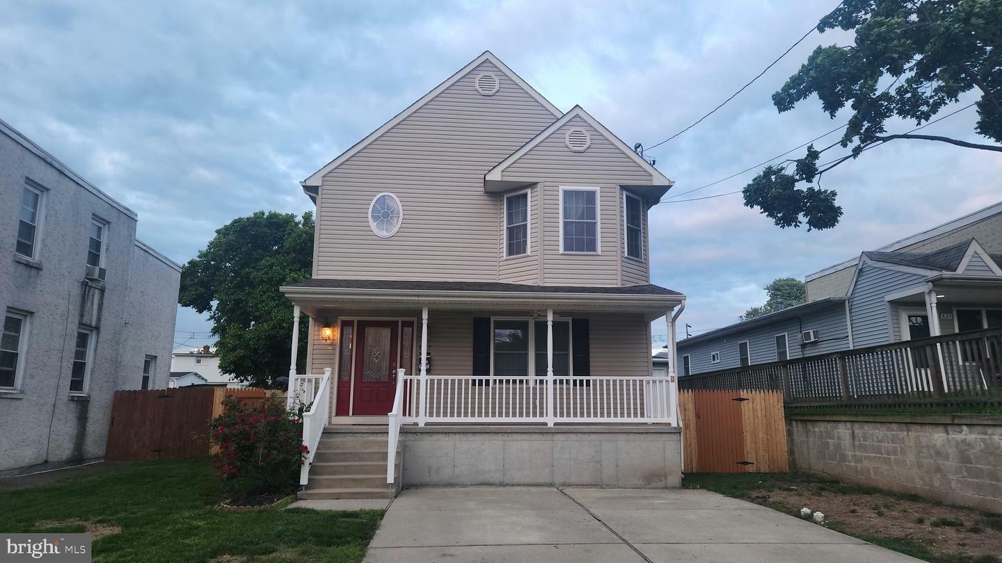 827 Pine Street  Bristol PA 19007 photo