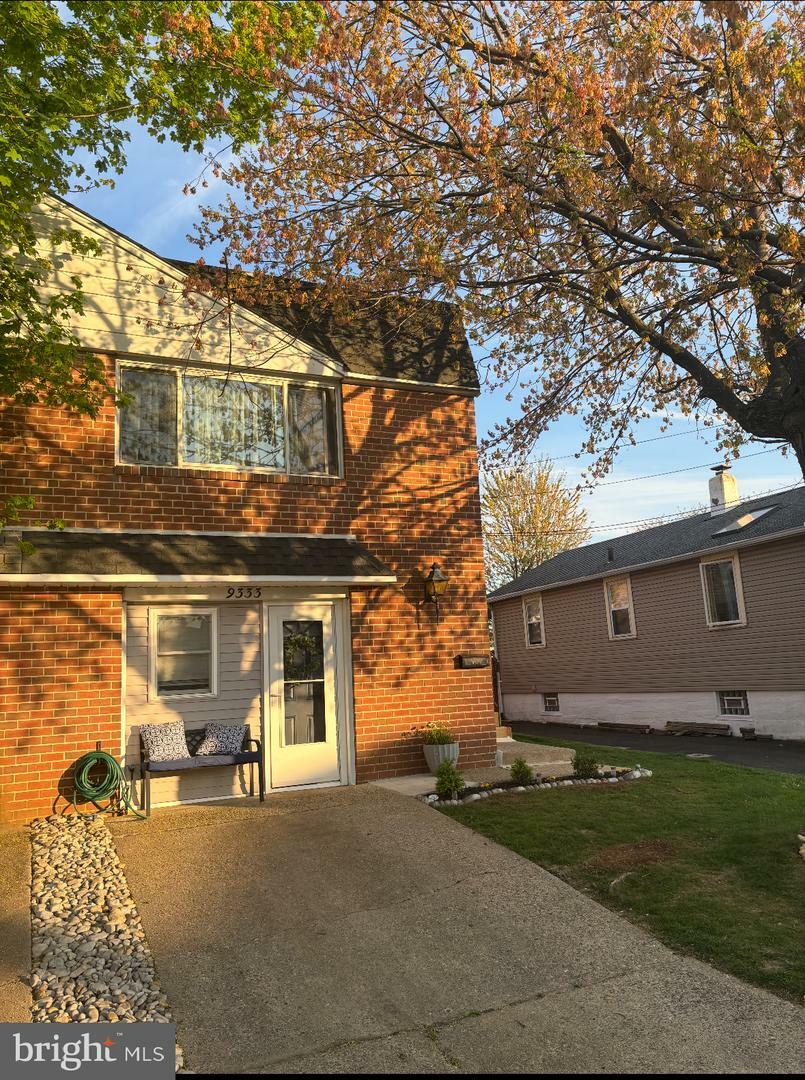 9333 Hegerman Street  Philadelphia PA 19114 photo
