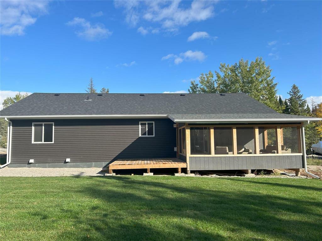 Property Photo: 5 Ash Avenue MB R0E 2C0