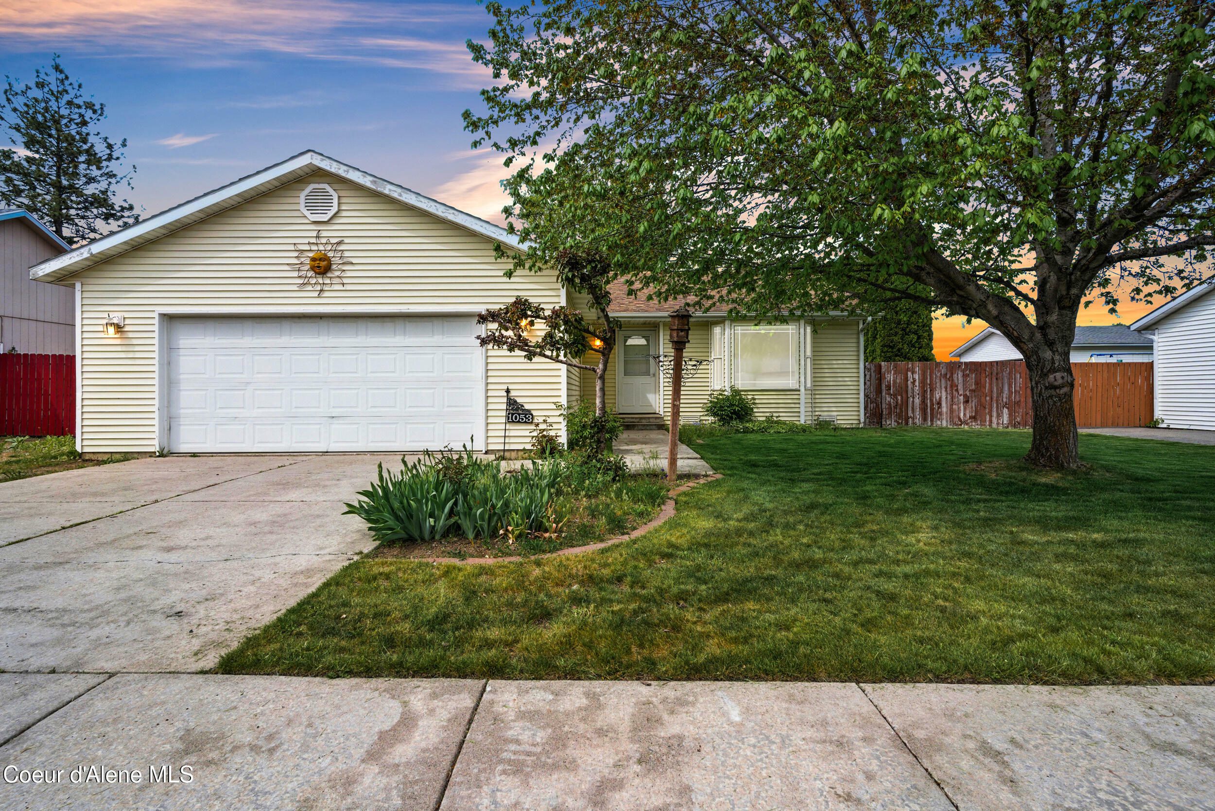 Property Photo: 1053 W Heron Avenue ID 83835