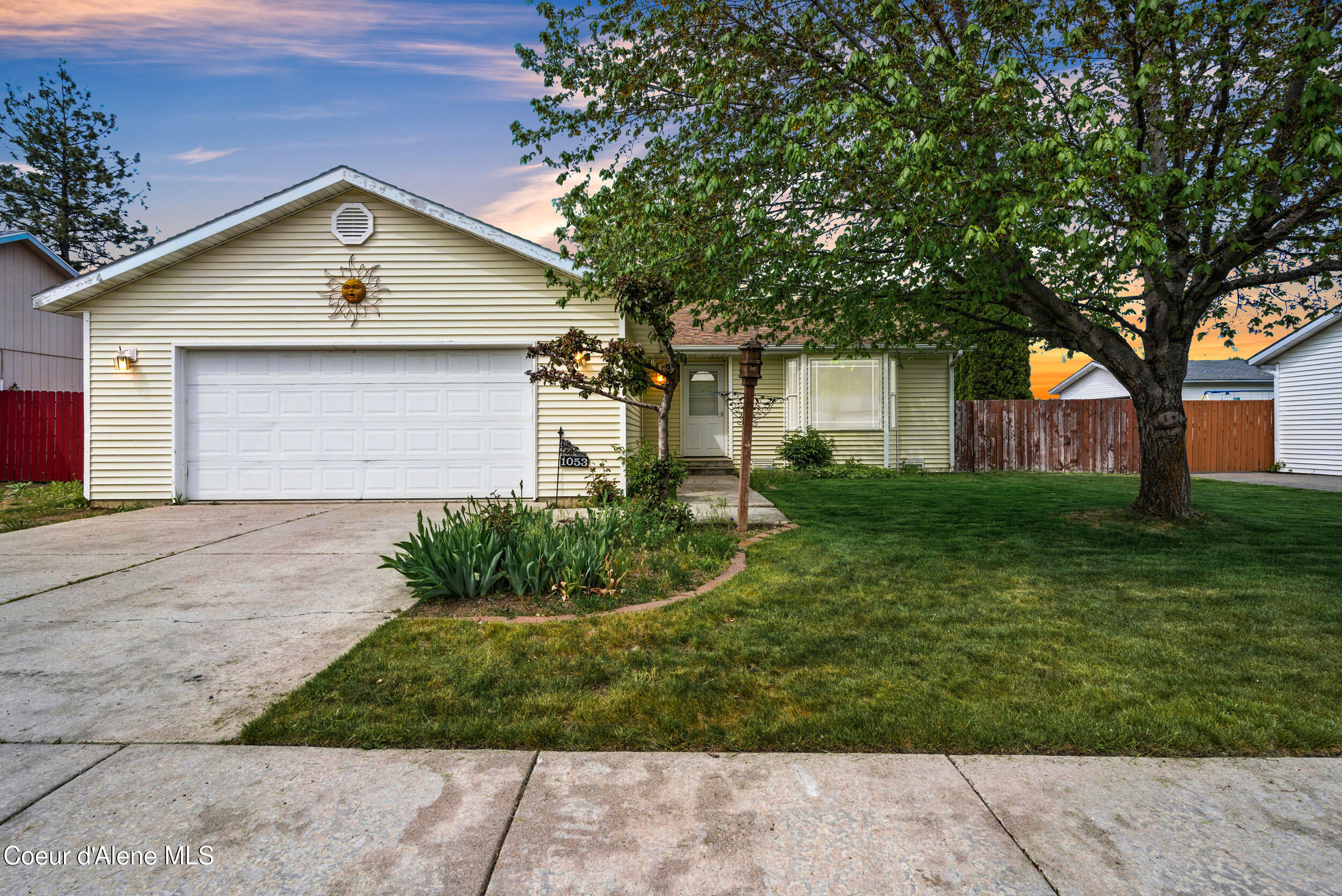 Property Photo: 1053 W Heron Avenue ID 83835