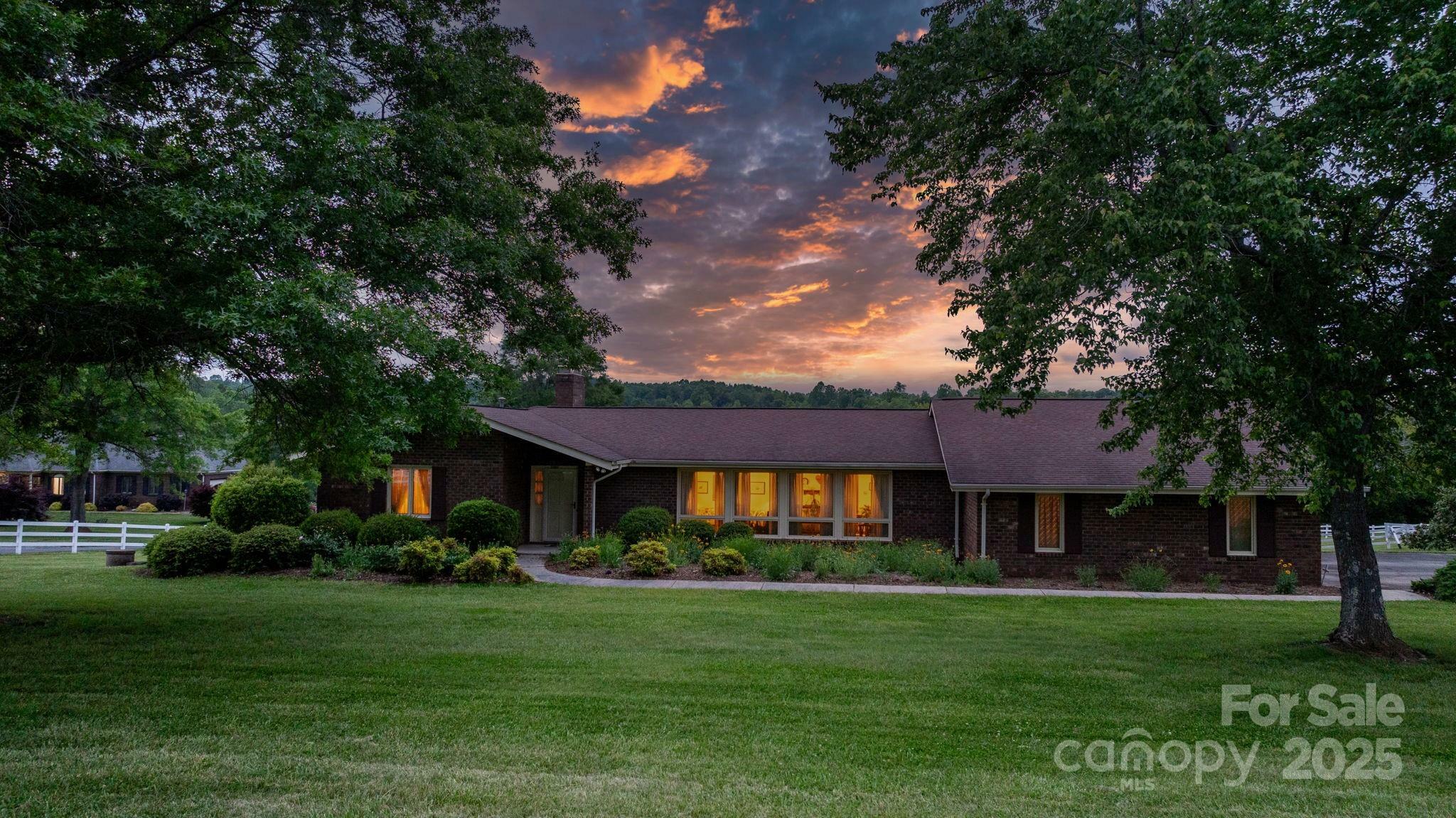 2448 Moss Farm Road  Hickory NC 28602 photo