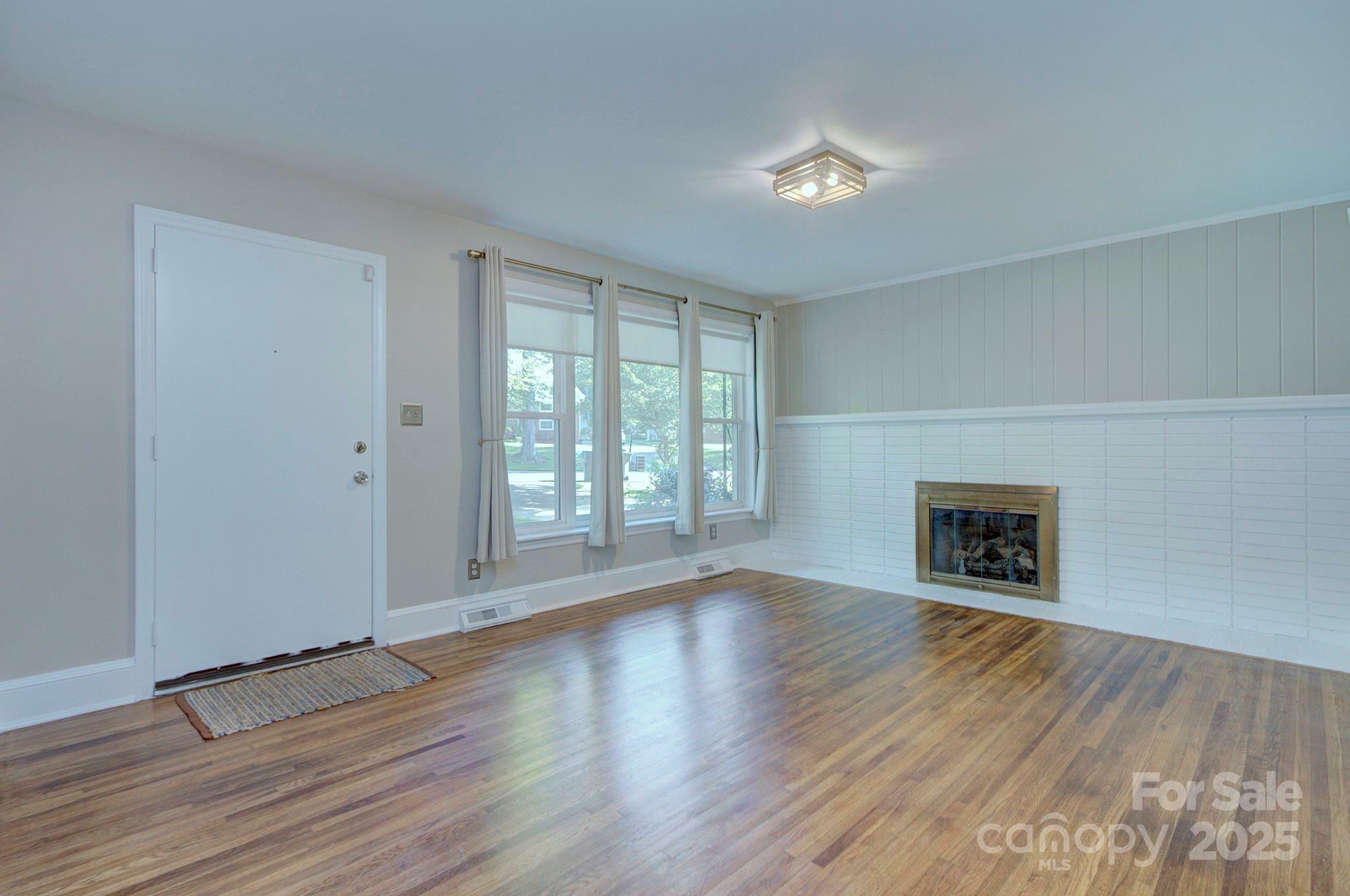 Property Photo: 3951 Whitehall Drive NC 28208