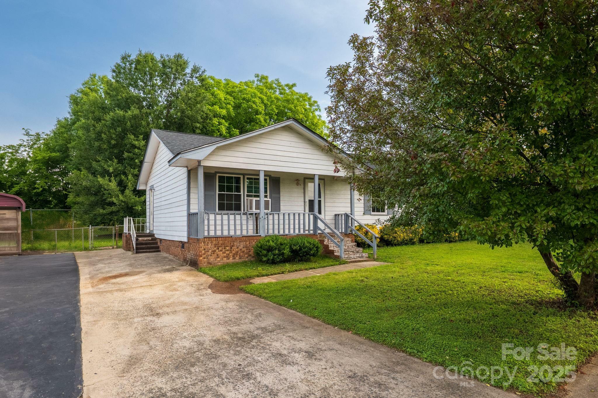 Property Photo: 1613 Hamilton Street NC 28206