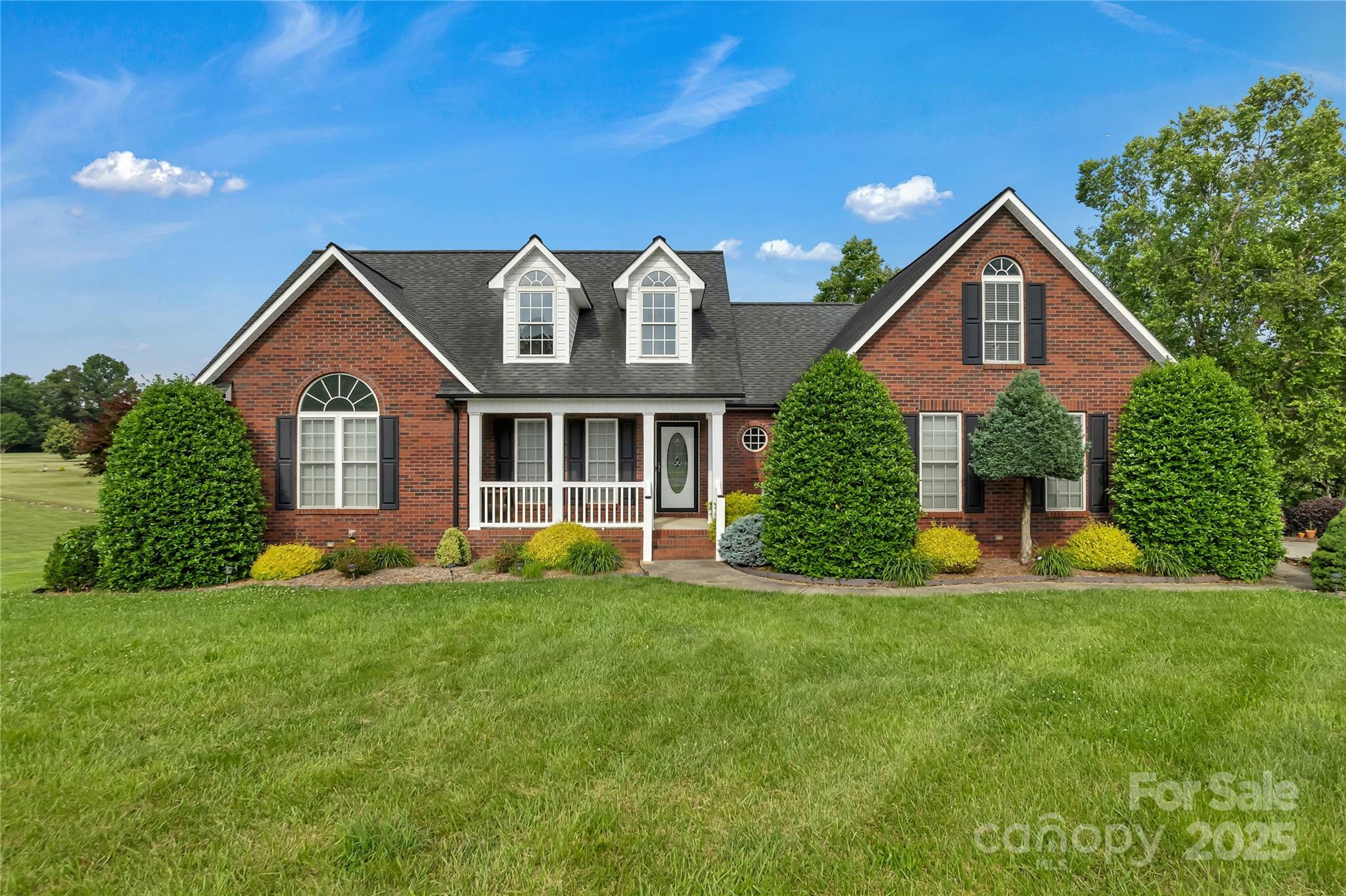 Property Photo: 814 Settlers Drive NC 28021