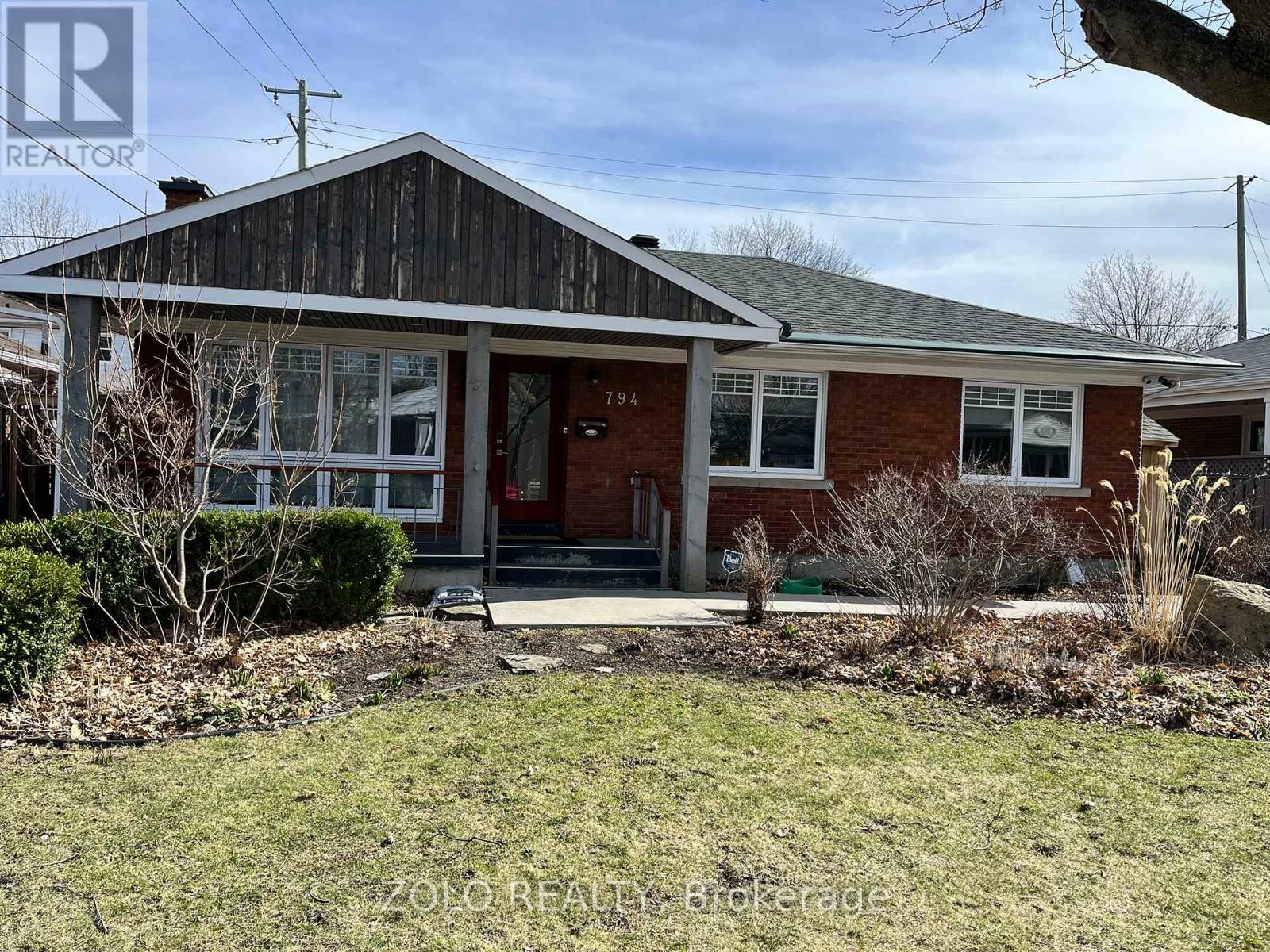 Property Photo: 794 Hamlet Road ON K1G 1R2