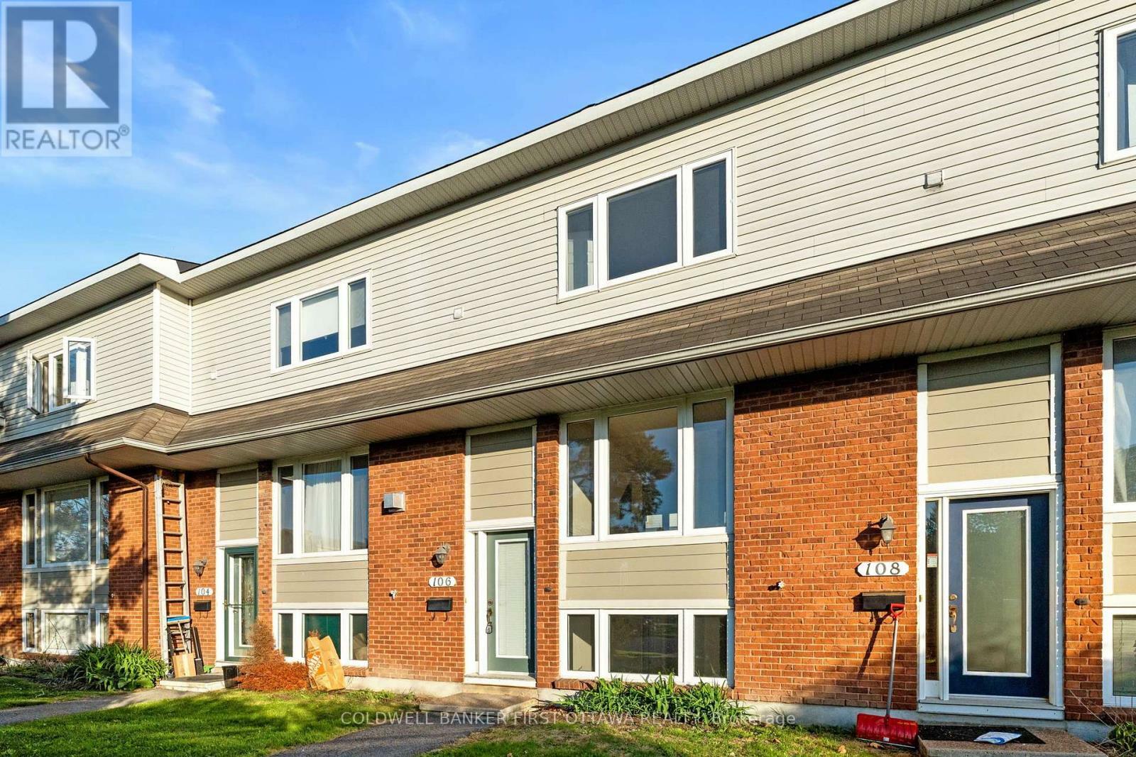 Photo de la propriété: 106 Monterey Drive ON K2H 7A8