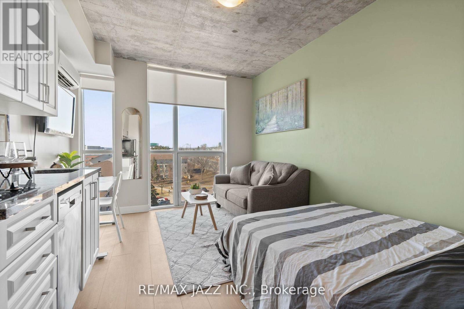 Property Photo: 1900 Simcoe Street North 622 ON L1G 4Y3
