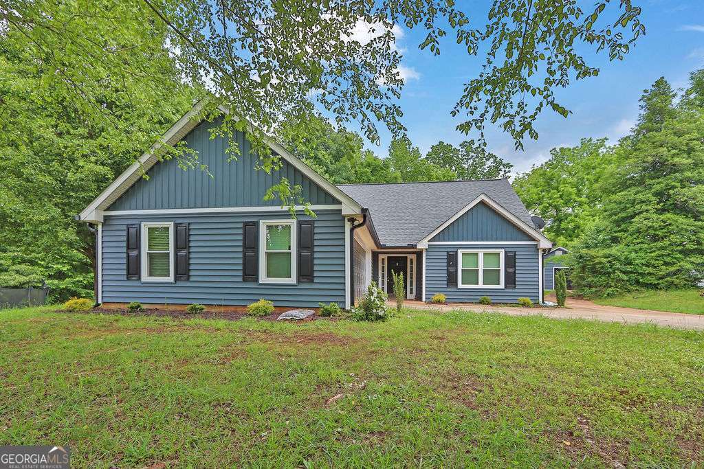 Property Photo: 5166 Huntingford Drive GA 30507