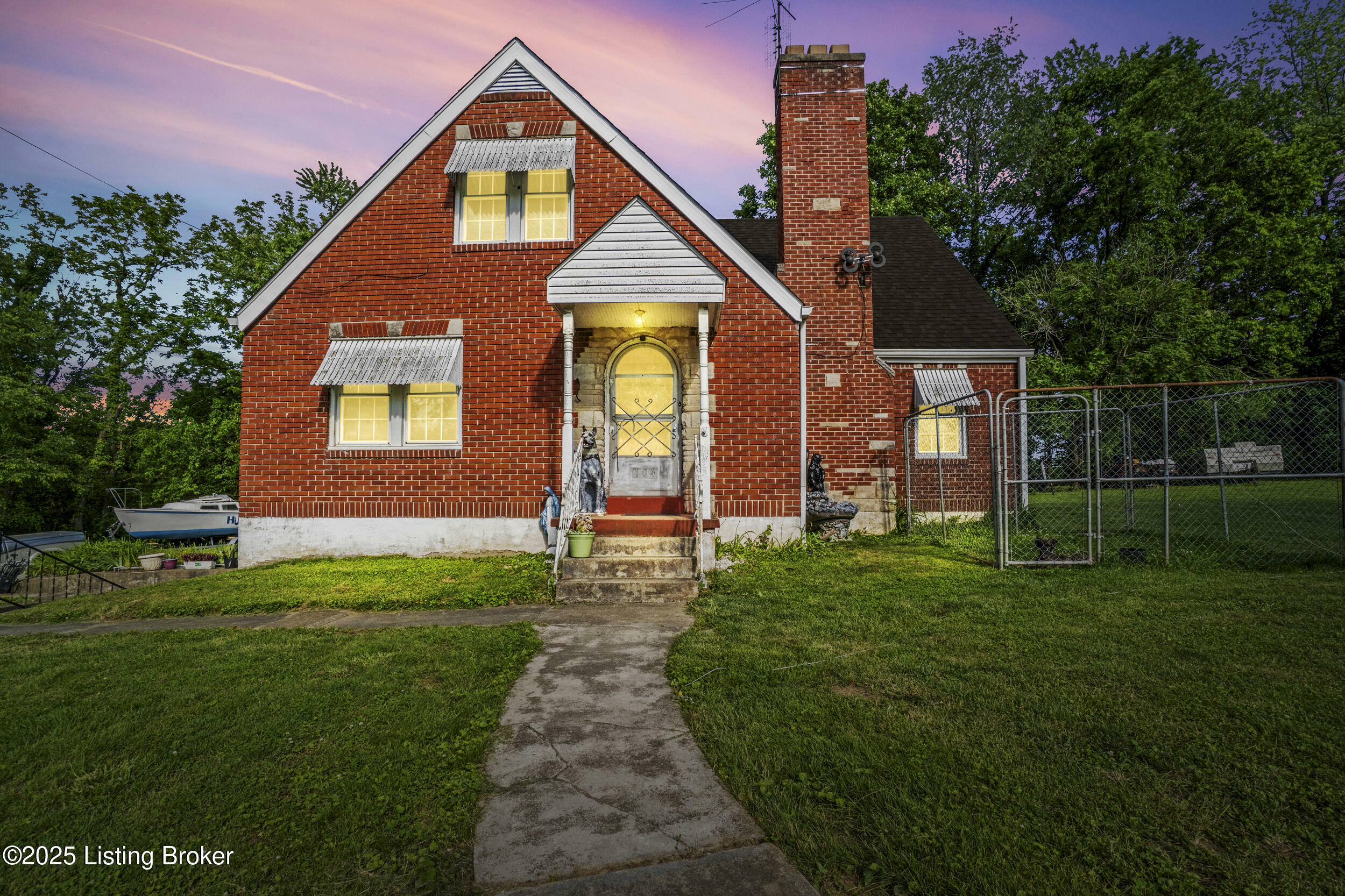 Property Photo: 104 St Michael Hill KY 40020