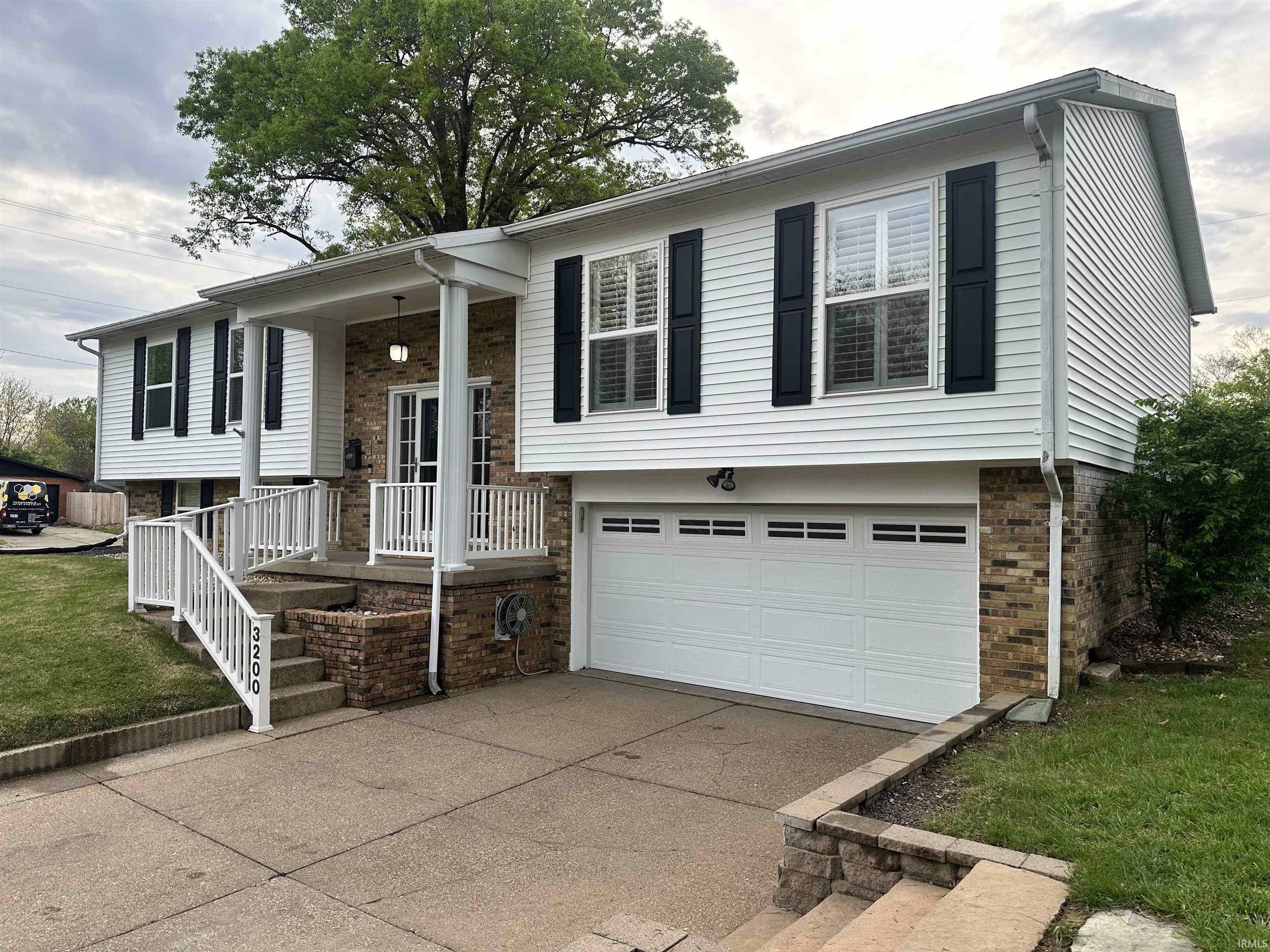 Property Photo: 3200 Mockingbird Lane IN 47710
