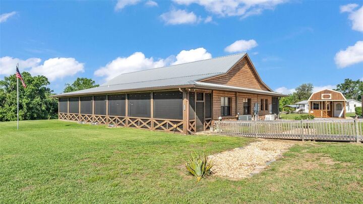 Property Photo: 3182 Indian Ridge Place FL 33810