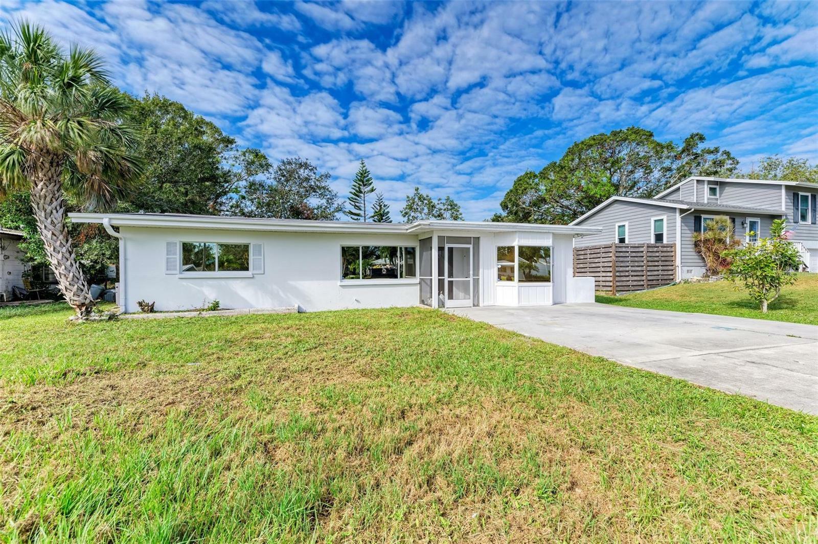 Property Photo: 818 Padgett Avenue FL 34237