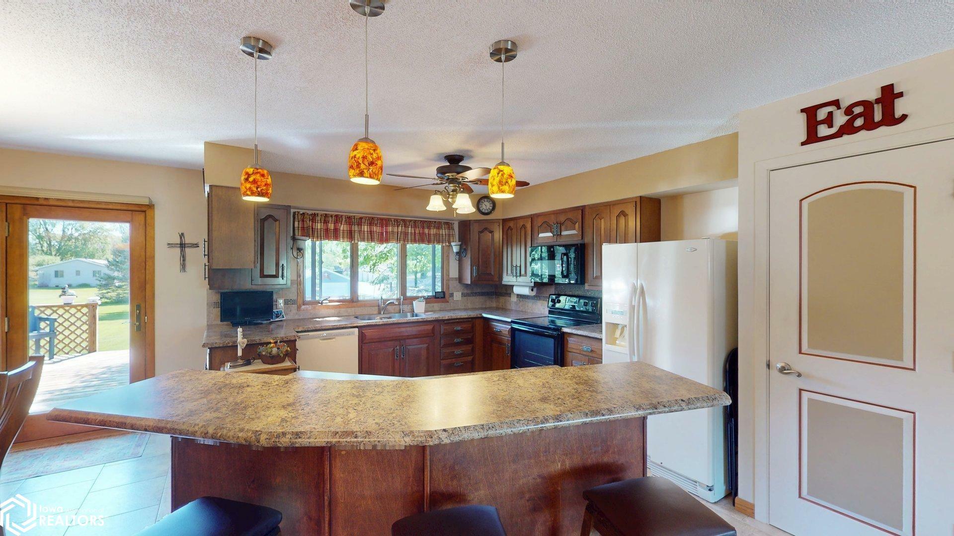 Property Photo: 1265 Division St IA 50438