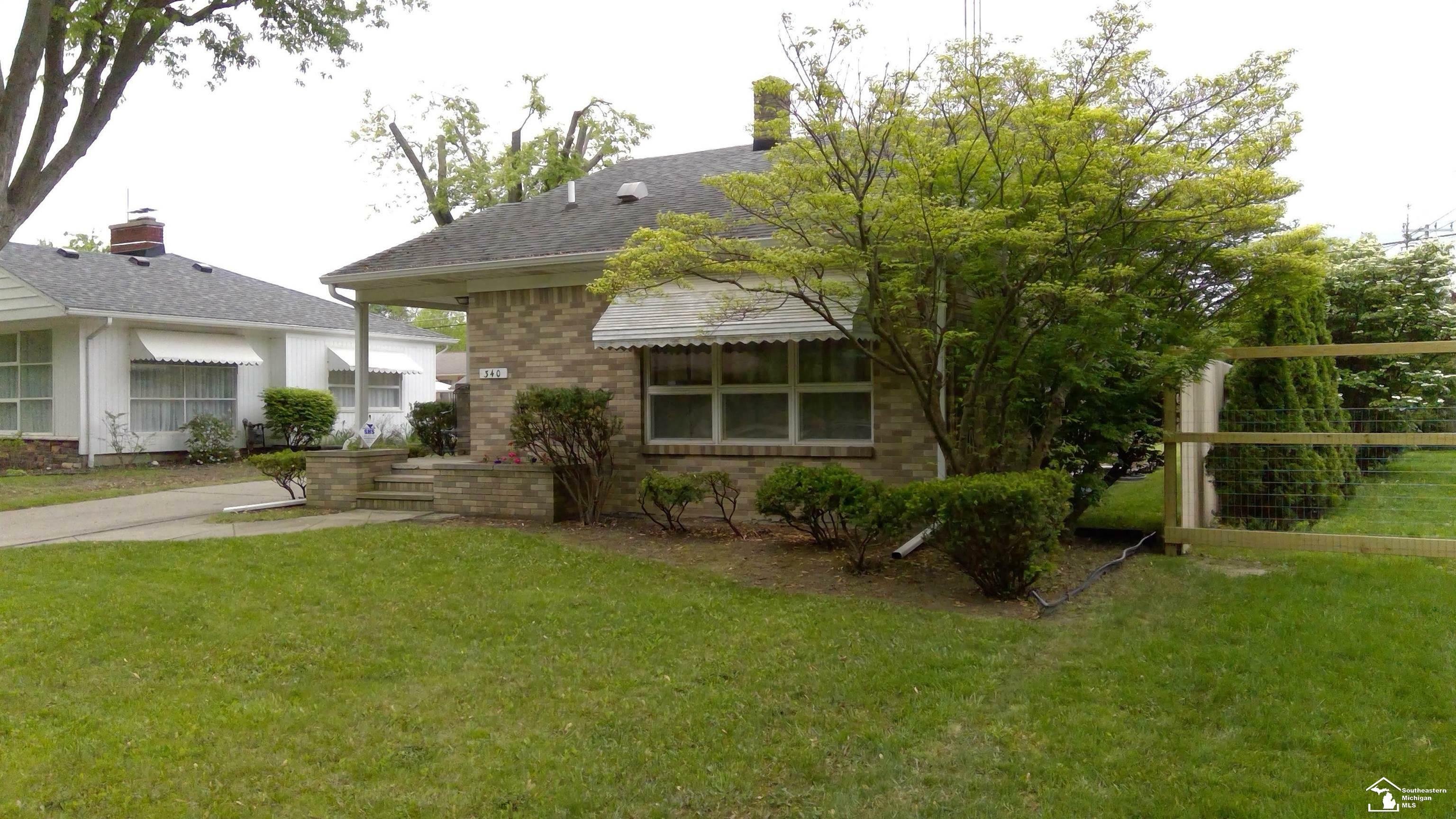 Property Photo:  340 Oakwood Street  MI 48162 