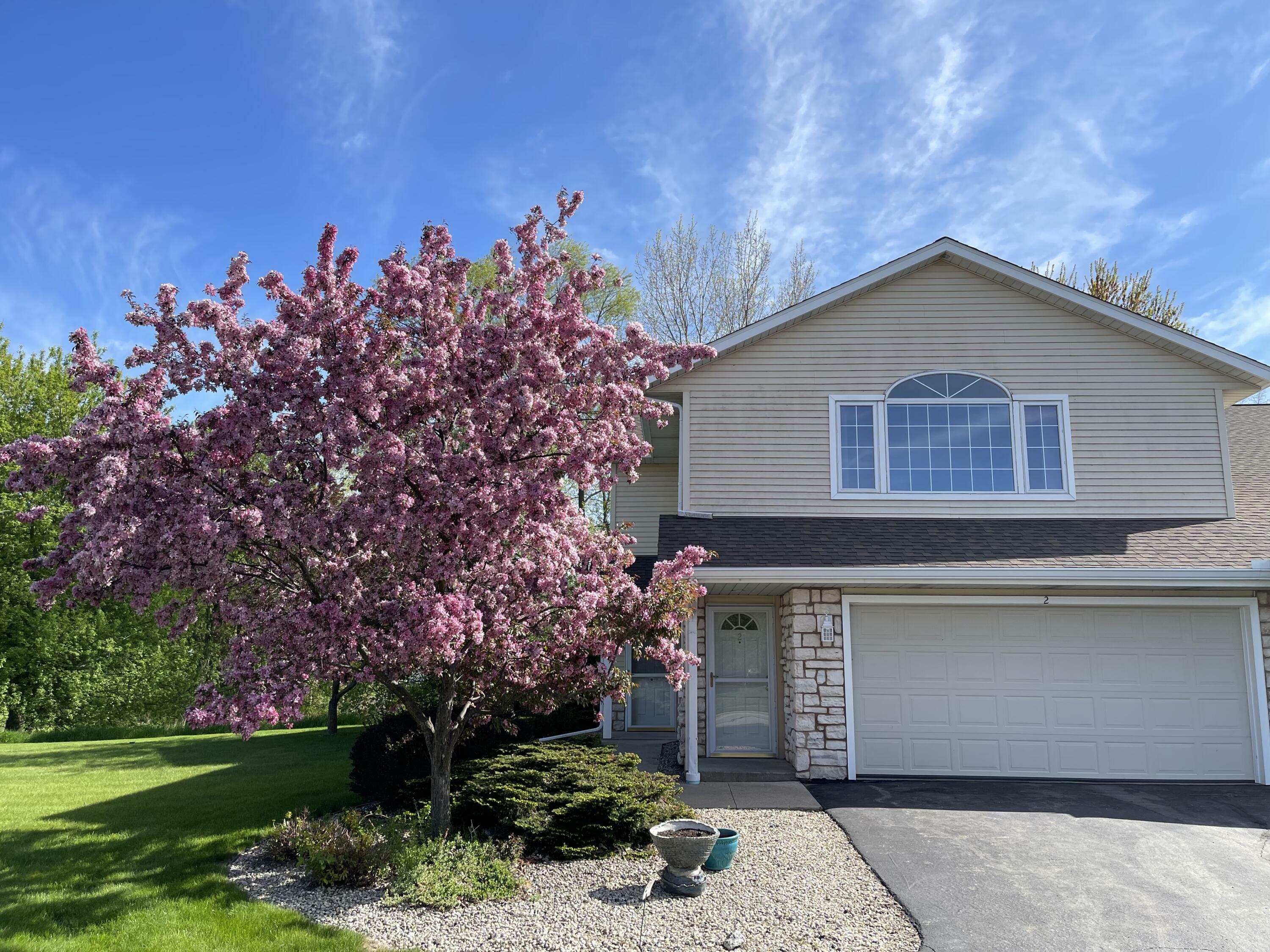 Property Photo: 2465 Country Creek Cir 2 WI 53095