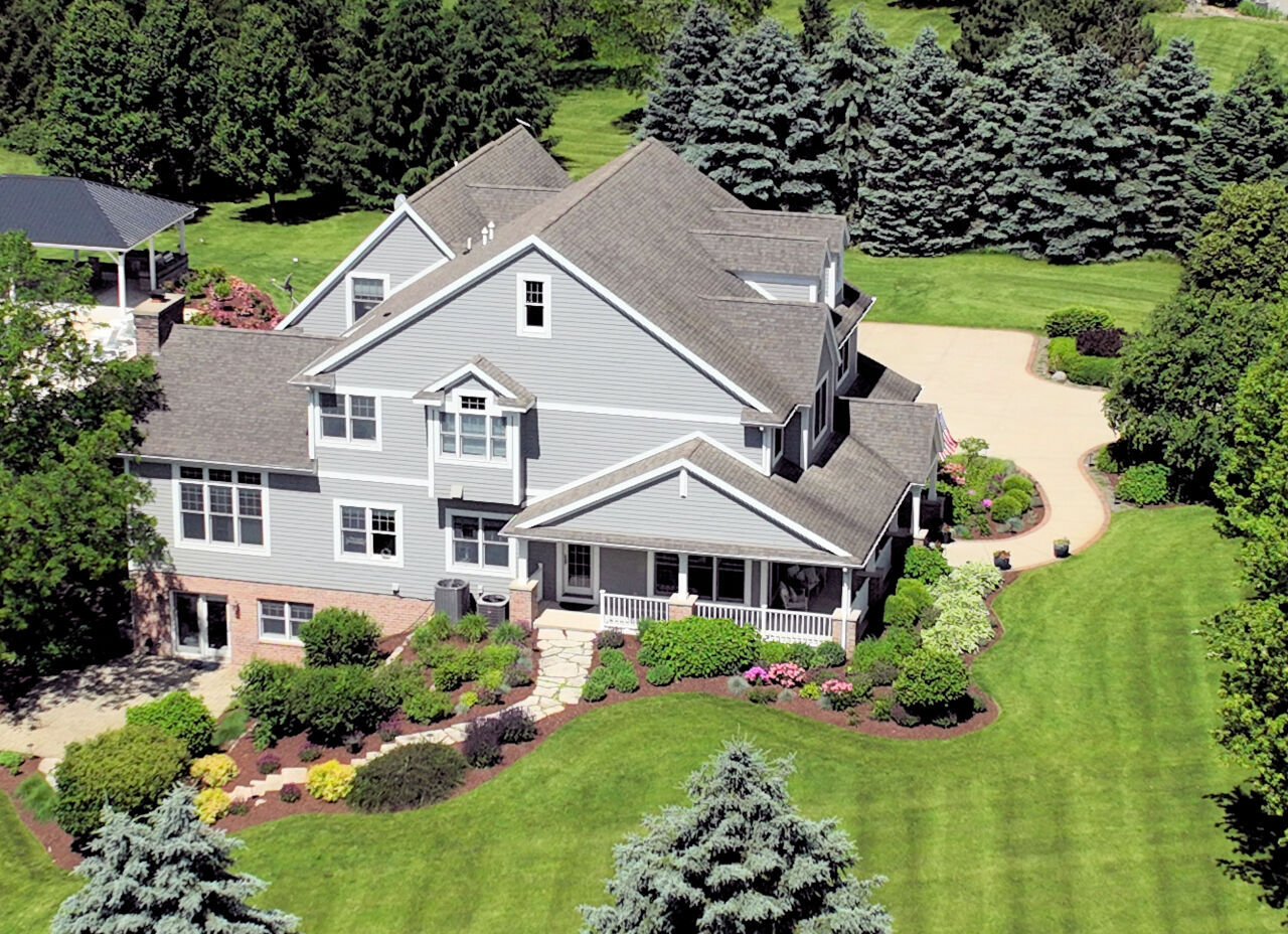 Property Photo: 5021 Sherwood Ct WI 53105
