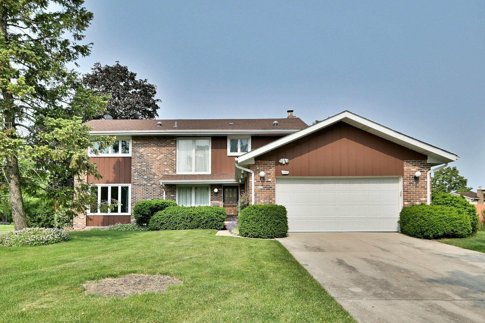 Property Photo: 1648 S Prospect Street IL 60189