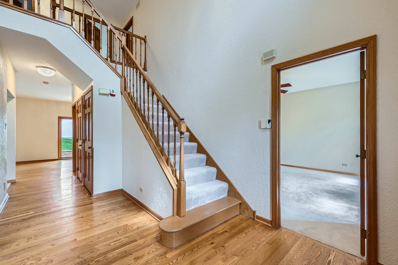 Property Photo: 1574 Crowfoot Circle IL 60169