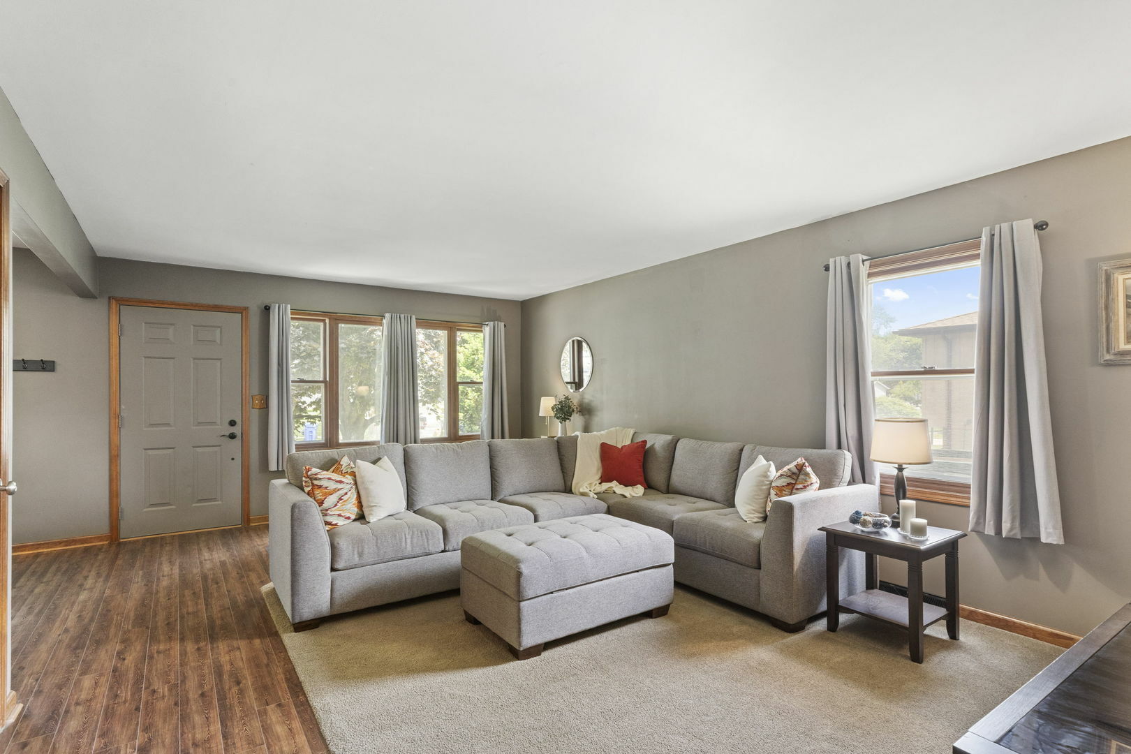 Property Photo: 525 Franklin Drive IL 60177