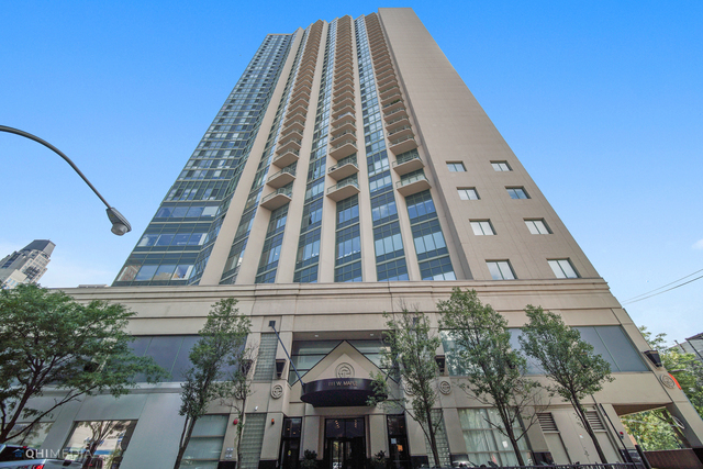 Property Photo: 111 W Maple Street 3210 IL 60610