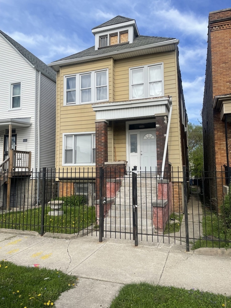 Property Photo: 6041 S Loomis Boulevard 1 IL 60636
