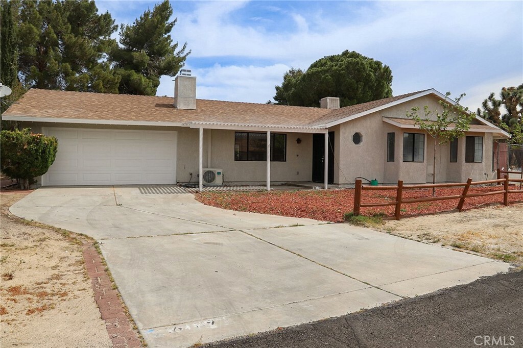 Property Photo:  16109 Chuka Avenue  CA 93591 