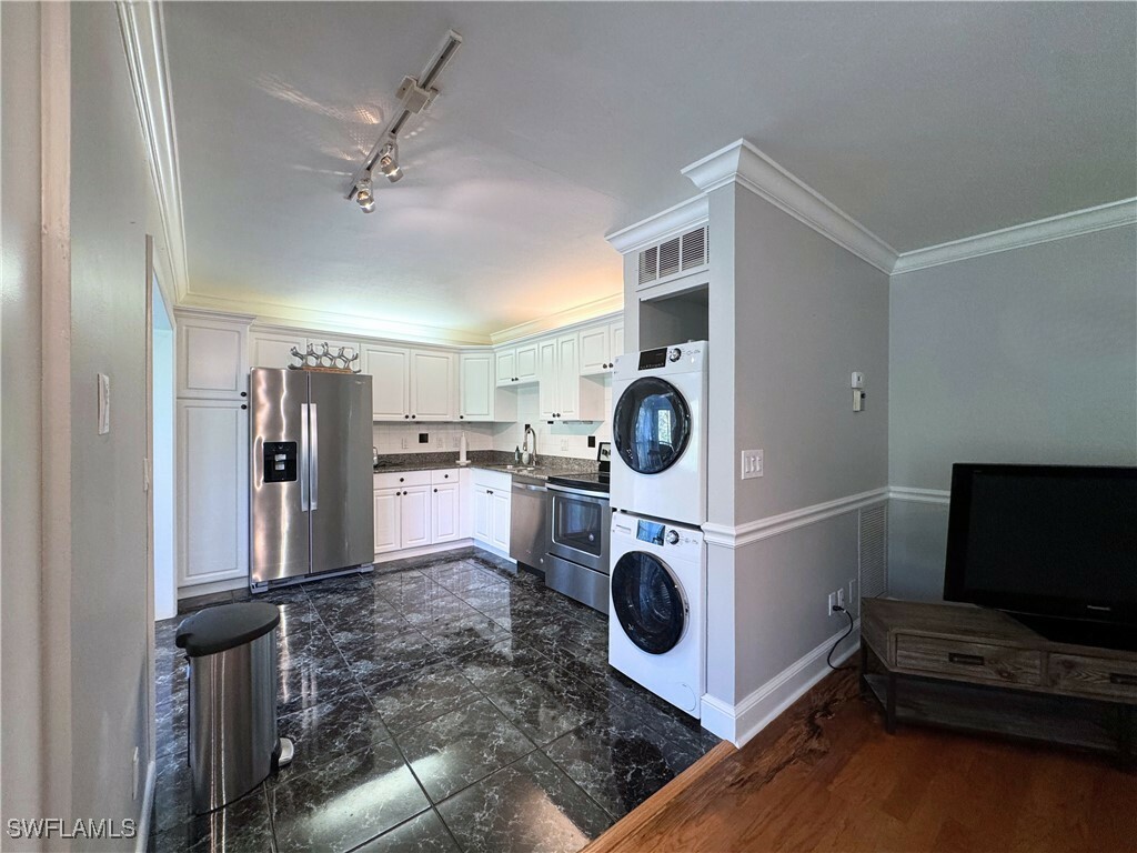 Property Photo: 112 Bob O Link Way 12B FL 34105