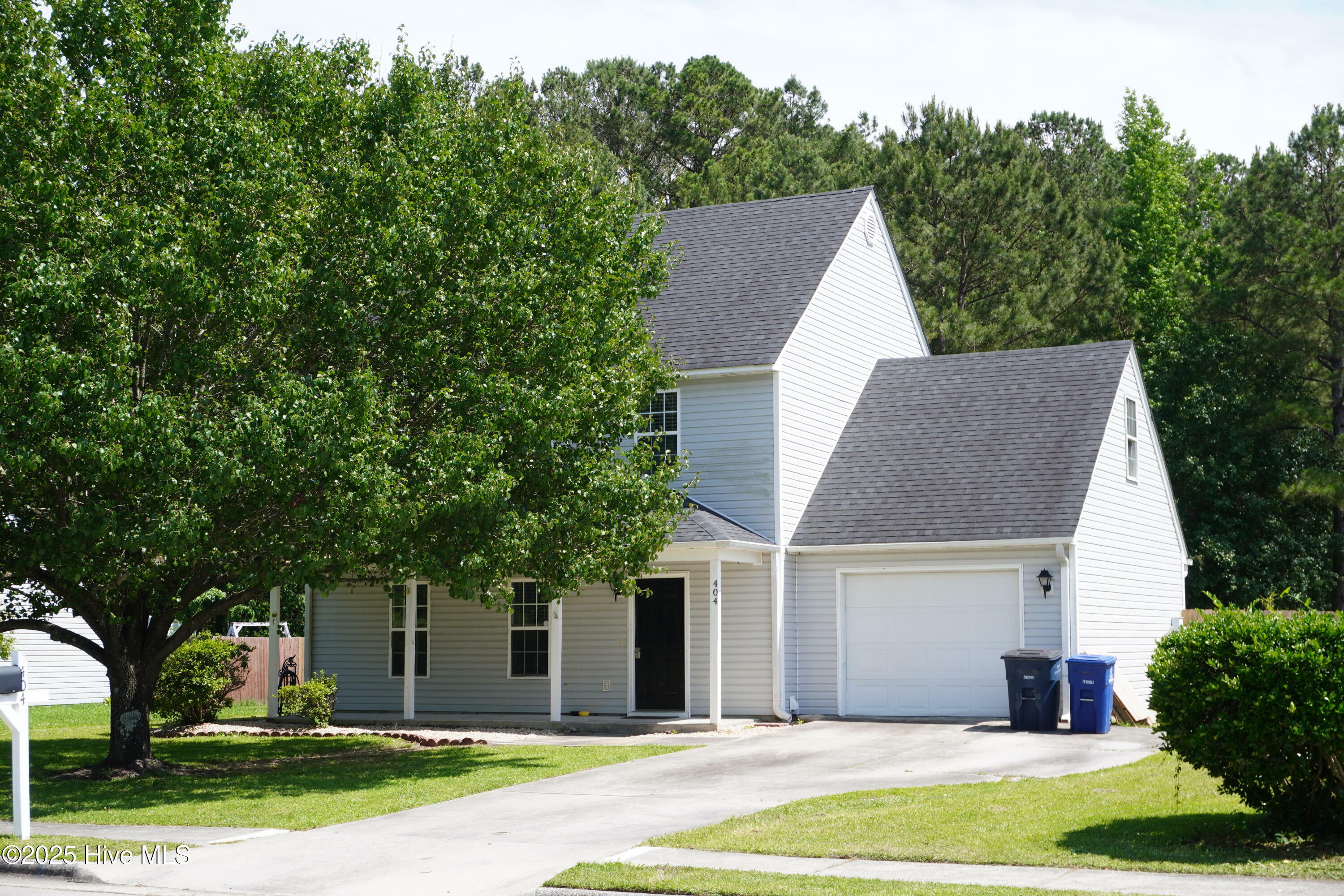 Property Photo: 404 Commons Drive S NC 28546