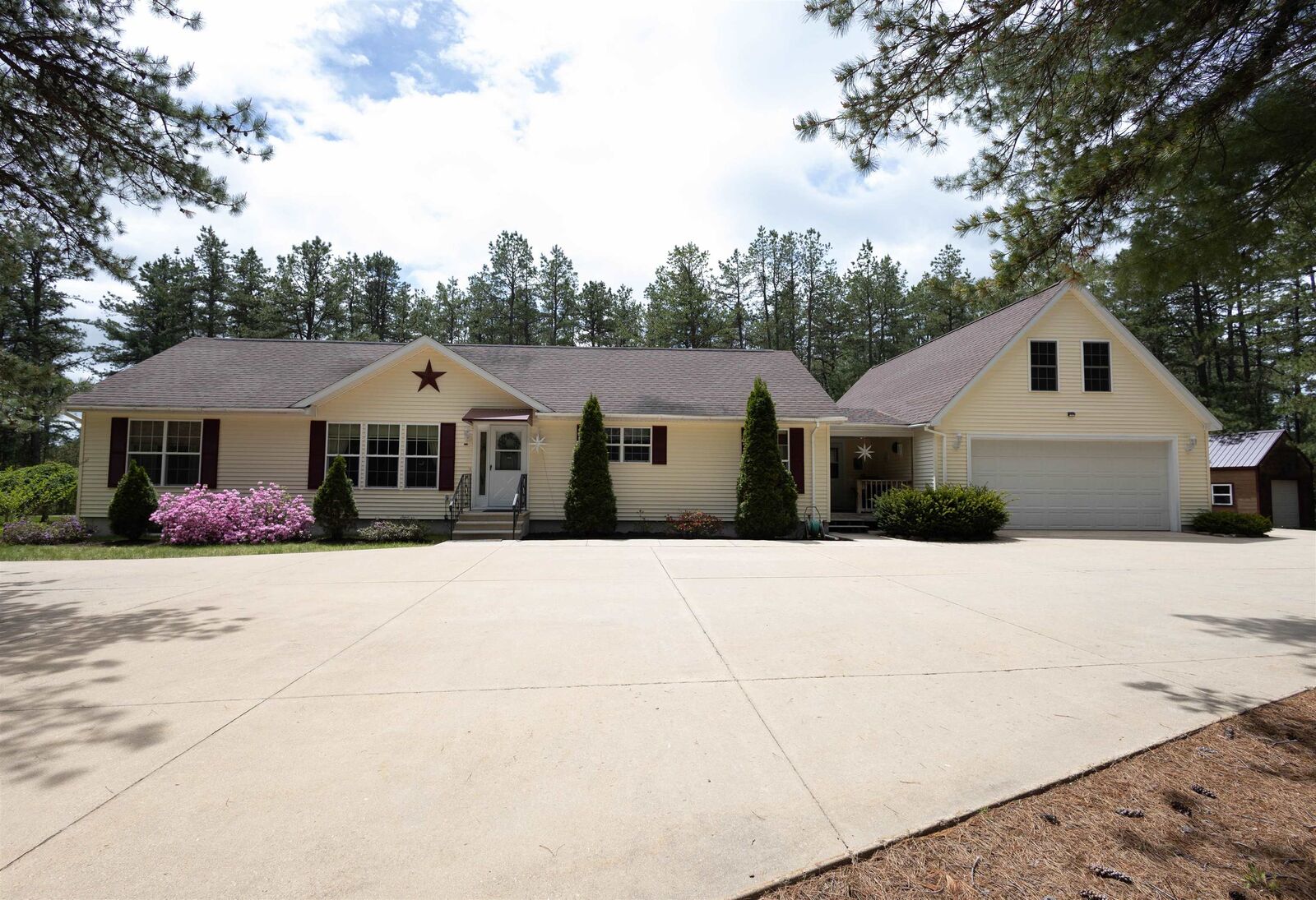 Property Photo:  334 Silver Pine Lane  NH 03886 