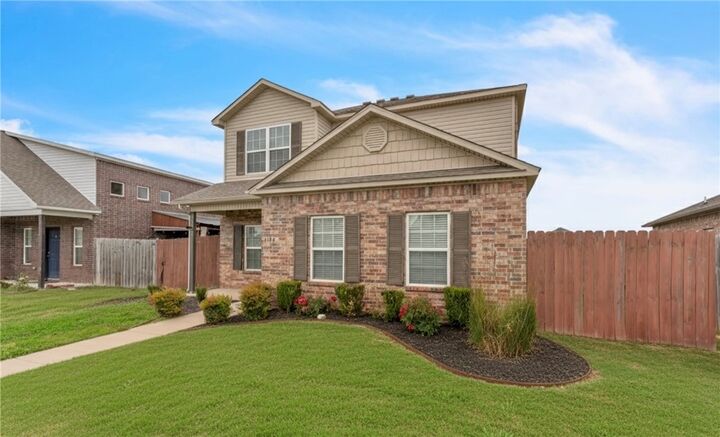 Property Photo:  4404 SW Gallatine Avenue  AR 72713 