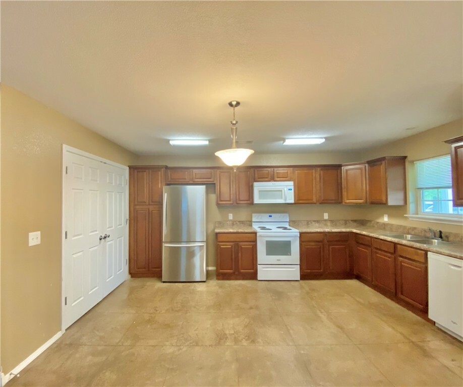 Property Photo: 905 Durham Place AR 72712