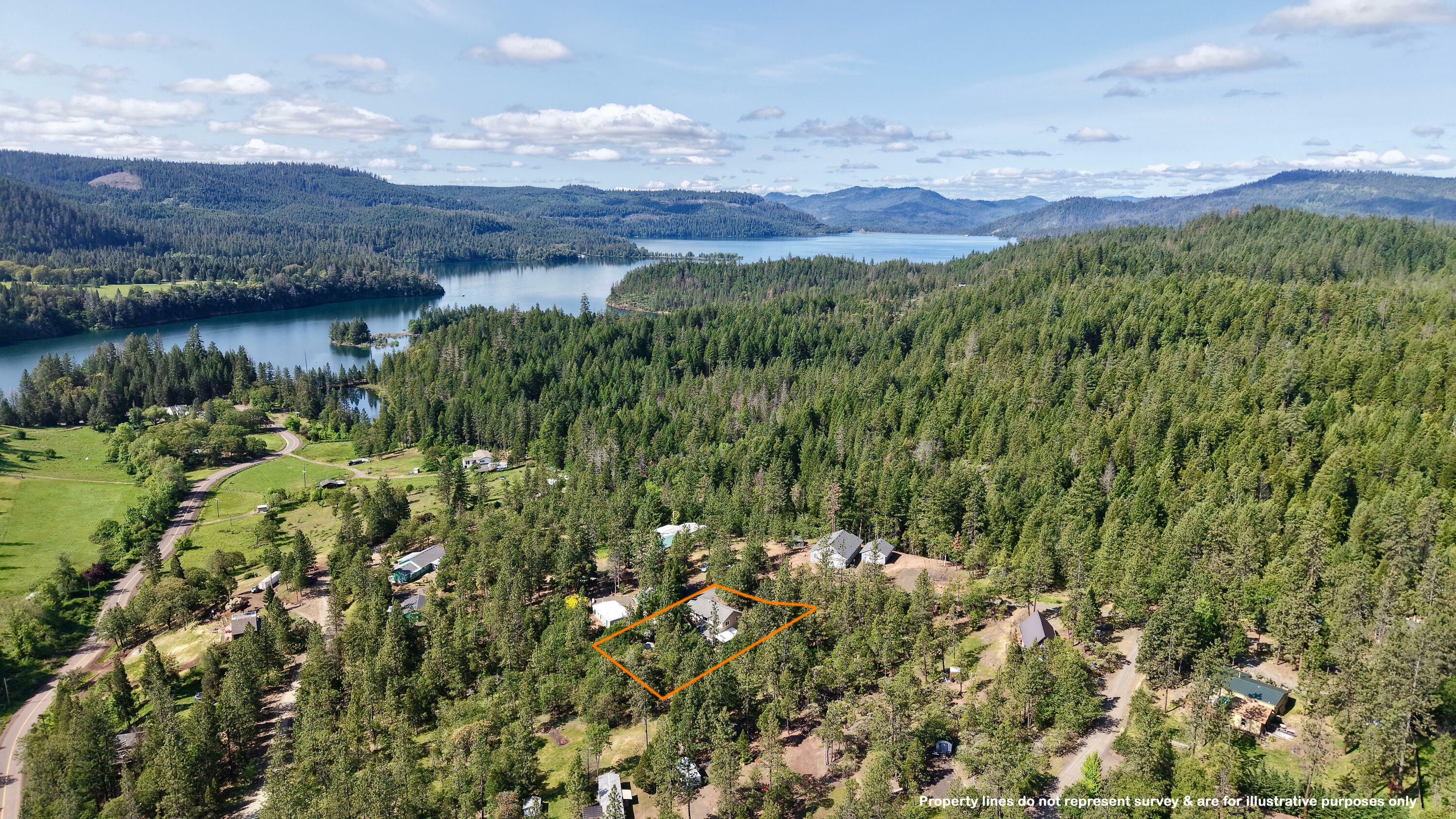 Property Photo: 135 Manzanita Drive OR 97536