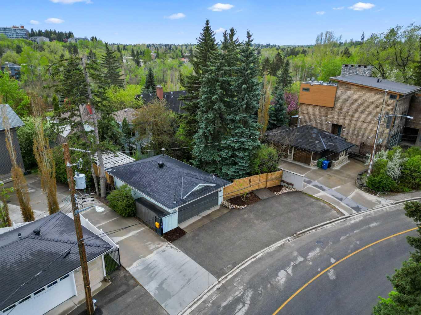 Property Photo: 603 Hillcrest Avenue SW AB T2S 0N1