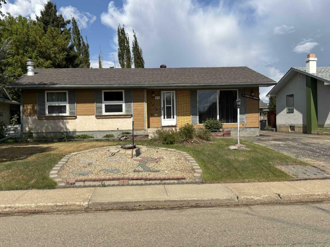 Property Photo: 9618 81 Avenue AB T8S 1A7