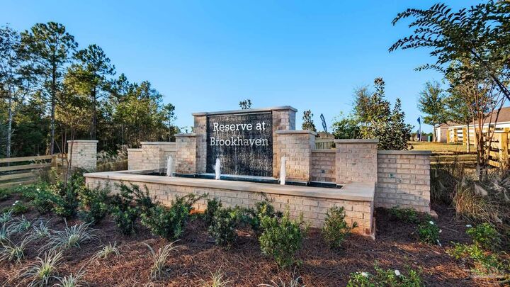 Property Photo: 3068 Silver Maple Dr FL 32533