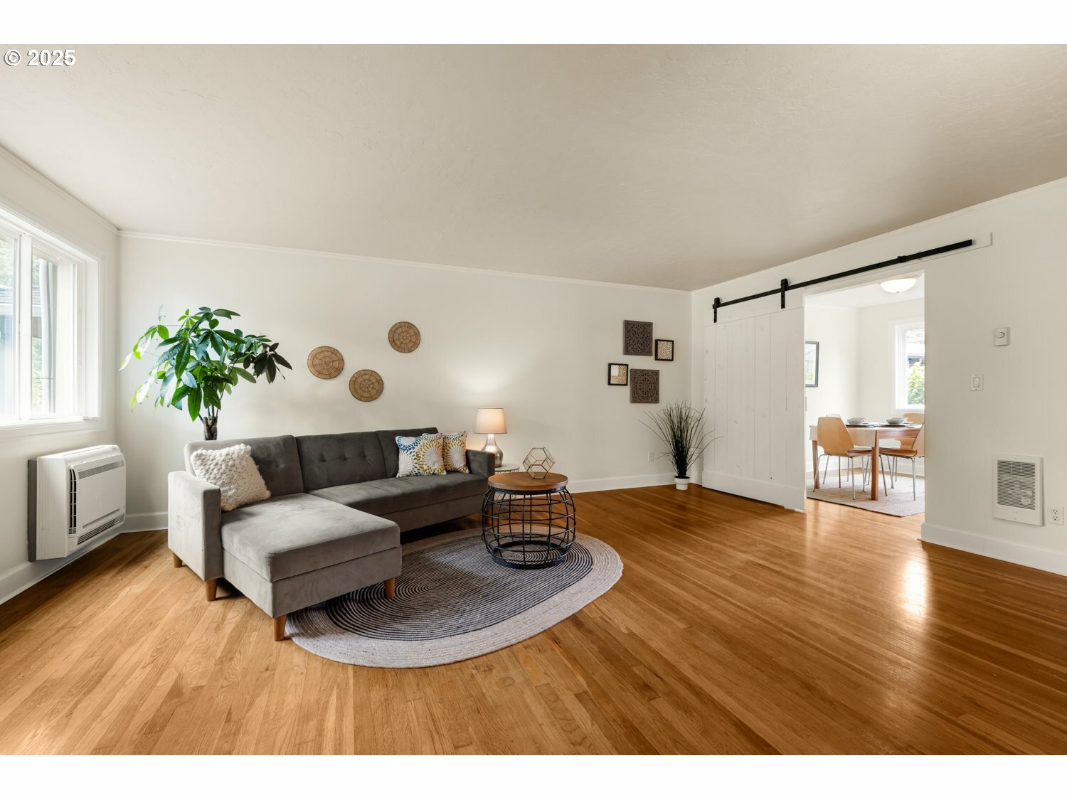 Property Photo: 154 Ridgeway Rd OR 97034