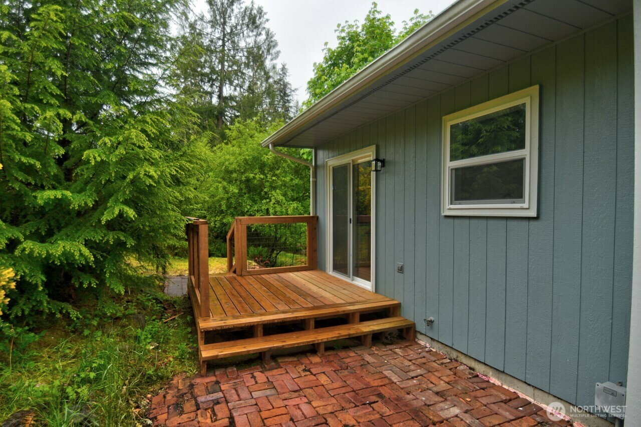 Property Photo: 420 E Dartmoor Drive WA 98584