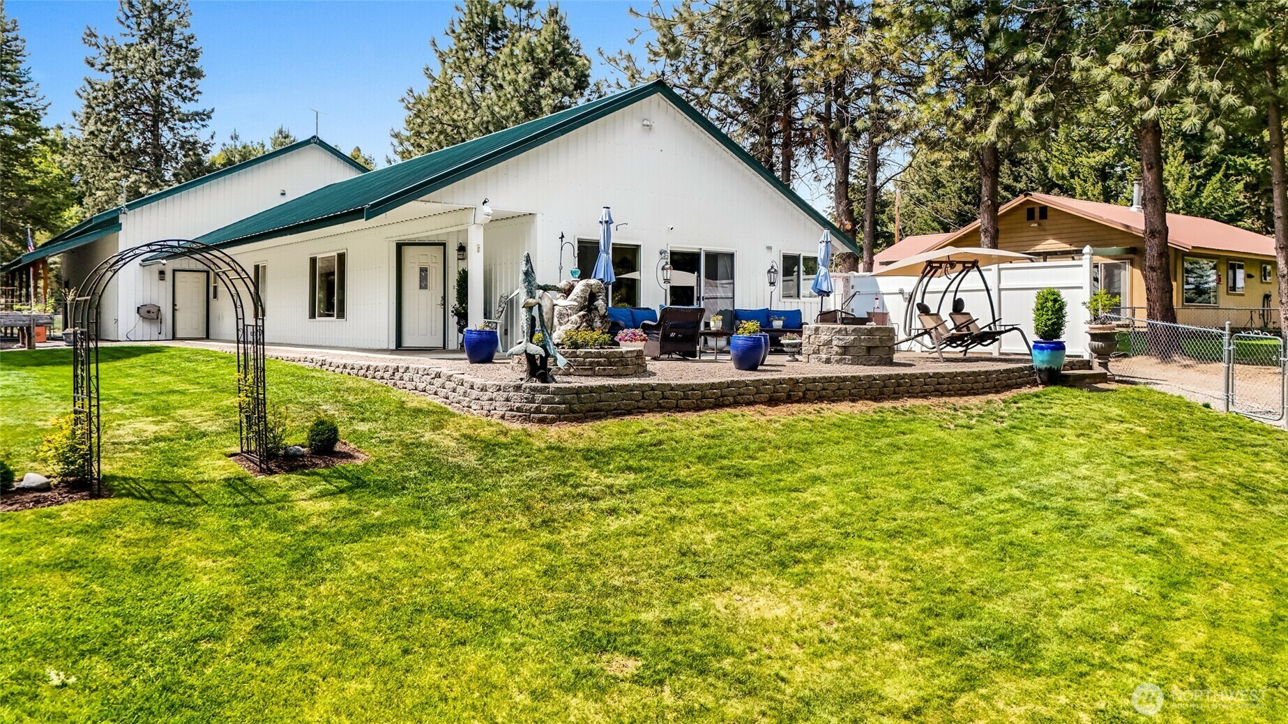 Property Photo: 1811 Hundley Road WA 98922