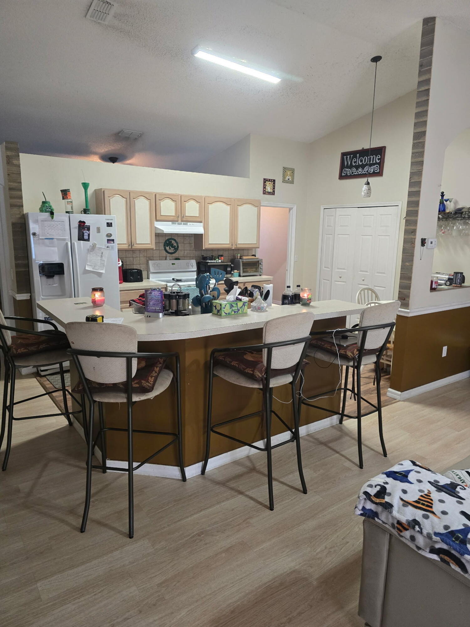 Property Photo: 2221 SW Edison Circle FL 34953