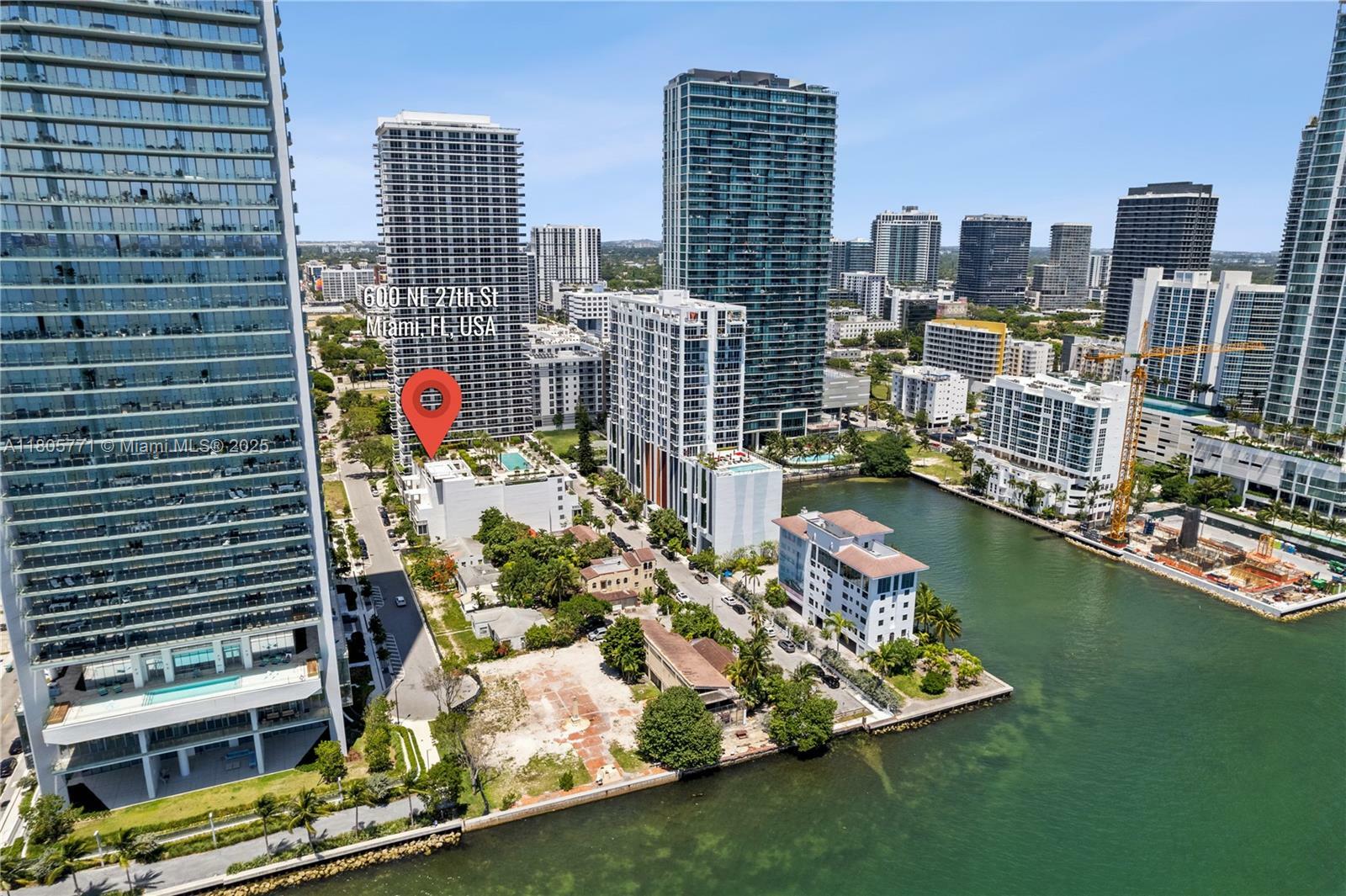 Property Photo: 600 NE 27th St Th103 FL 33137