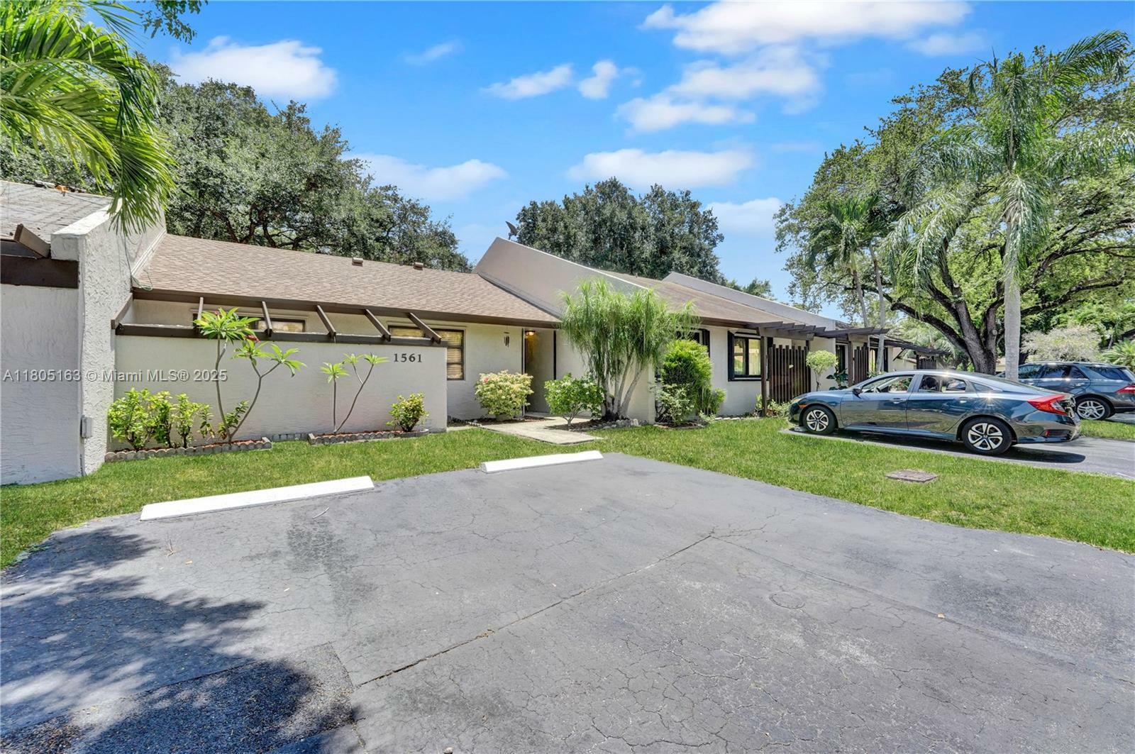Property Photo: 1561 NW 98th Ter FL 33024