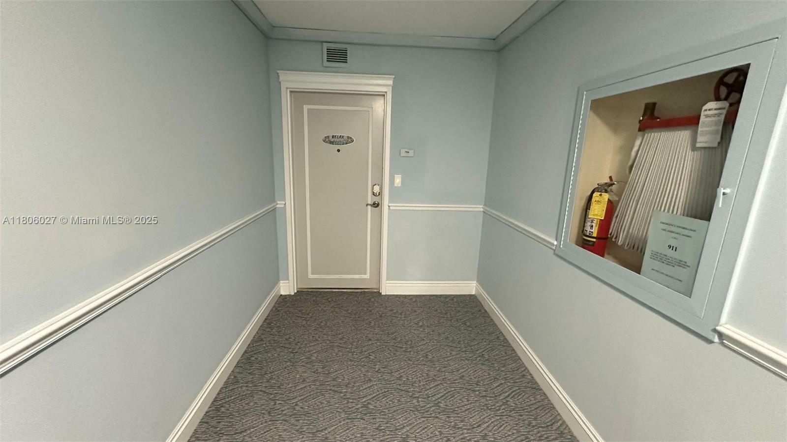 Property Photo: 180 Seaview Ct 706 FL 34145
