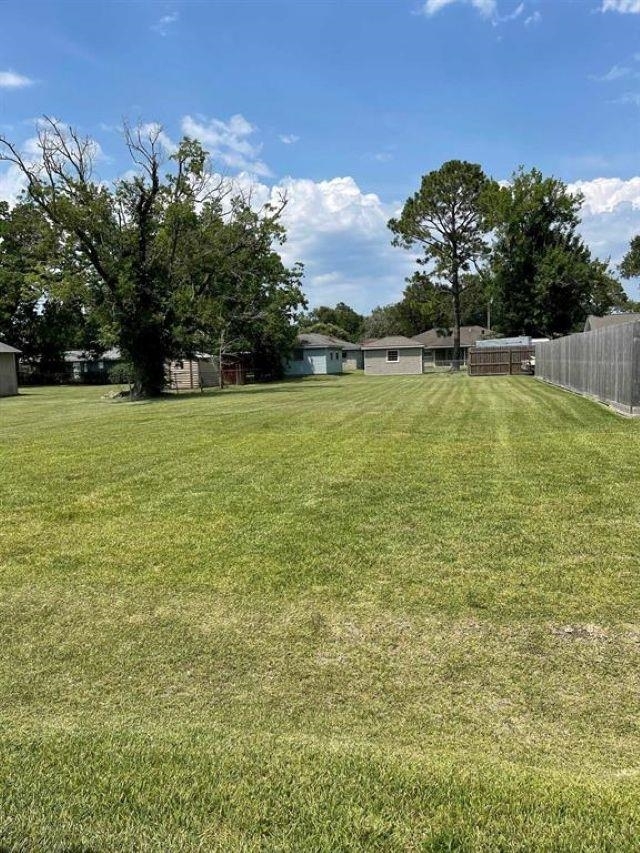 Property Photo: 1211 S 14th TX 77627