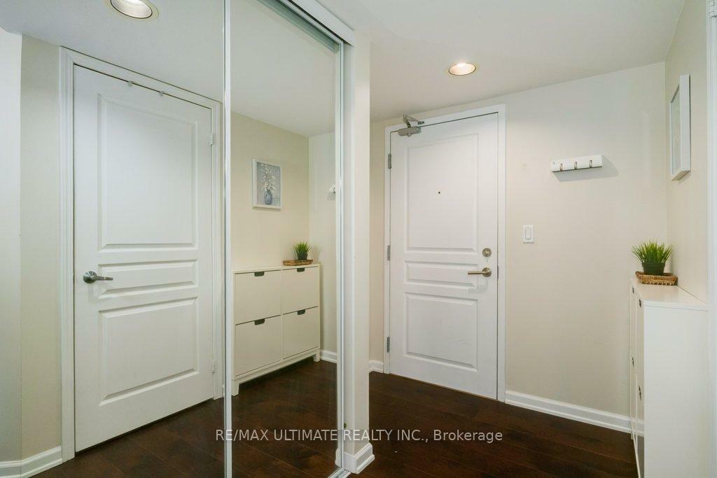 Property Photo: 140 Simcoe Street 1004 ON M5H 4E9