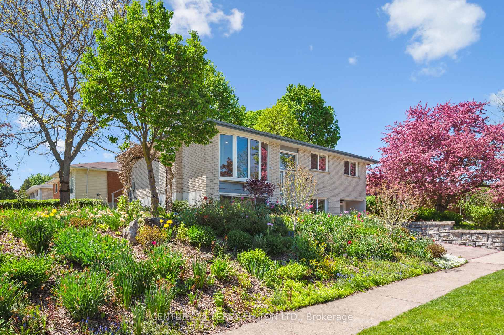 Property Photo: 595 Northgate Avenue ON N2L 4R1