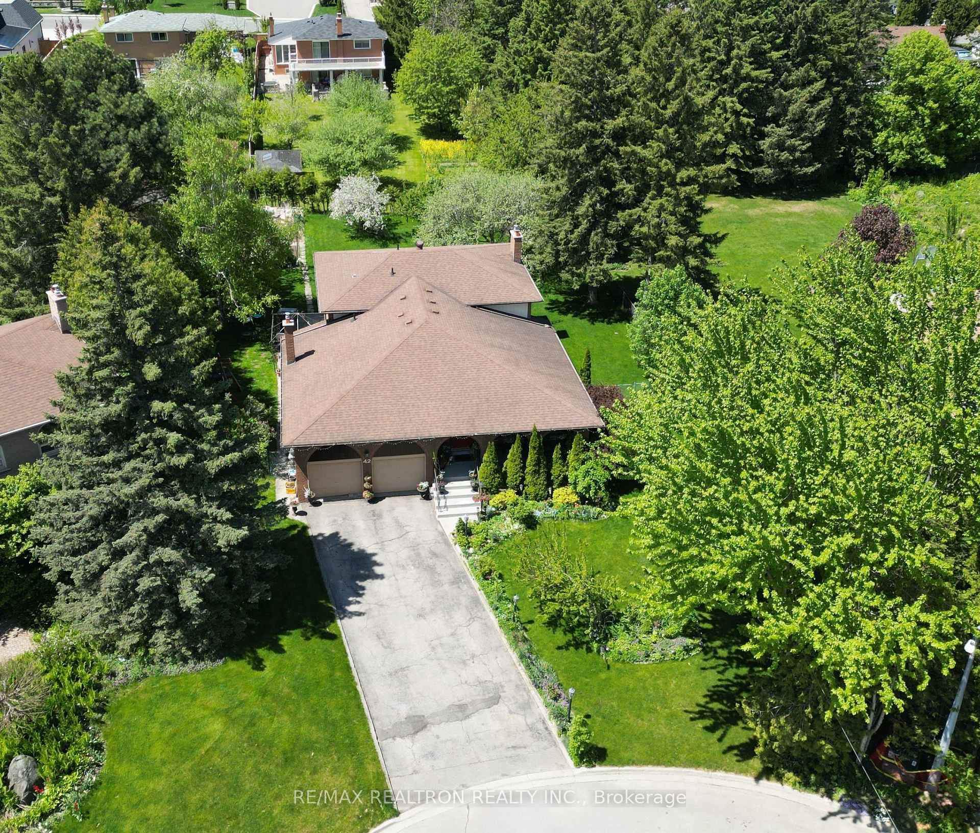 Property Photo: 42 Banner Lane ON L7B 1K2