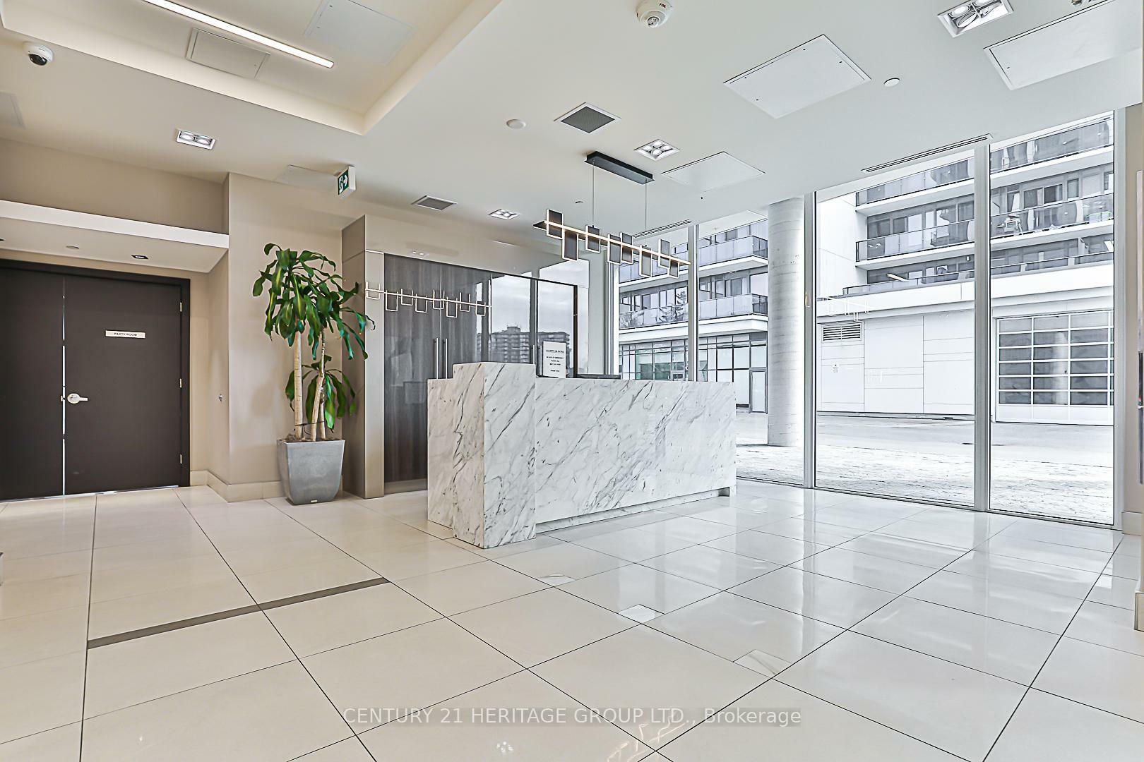 Property Photo: 9618 Yonge Street 603 ON L4C 0X5